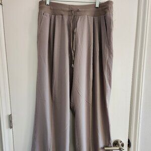 Wide leg travel pants in grey
